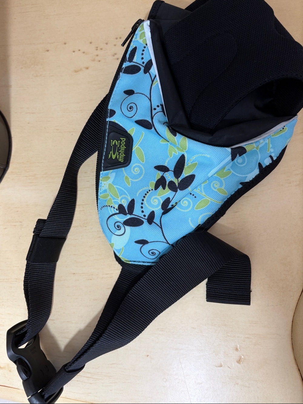 Amphipod Blue Floral Exercise water bottle waistband w/Zip Pocket Mesh Backing